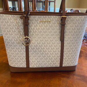 Michael Kors Jet Set Large LogoTote